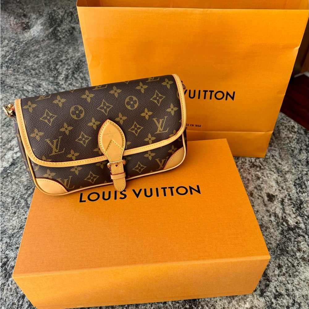 Louis Vuitton Diane PM ST .NM MNG NIOR Monogram Canvas Shoulder Bag